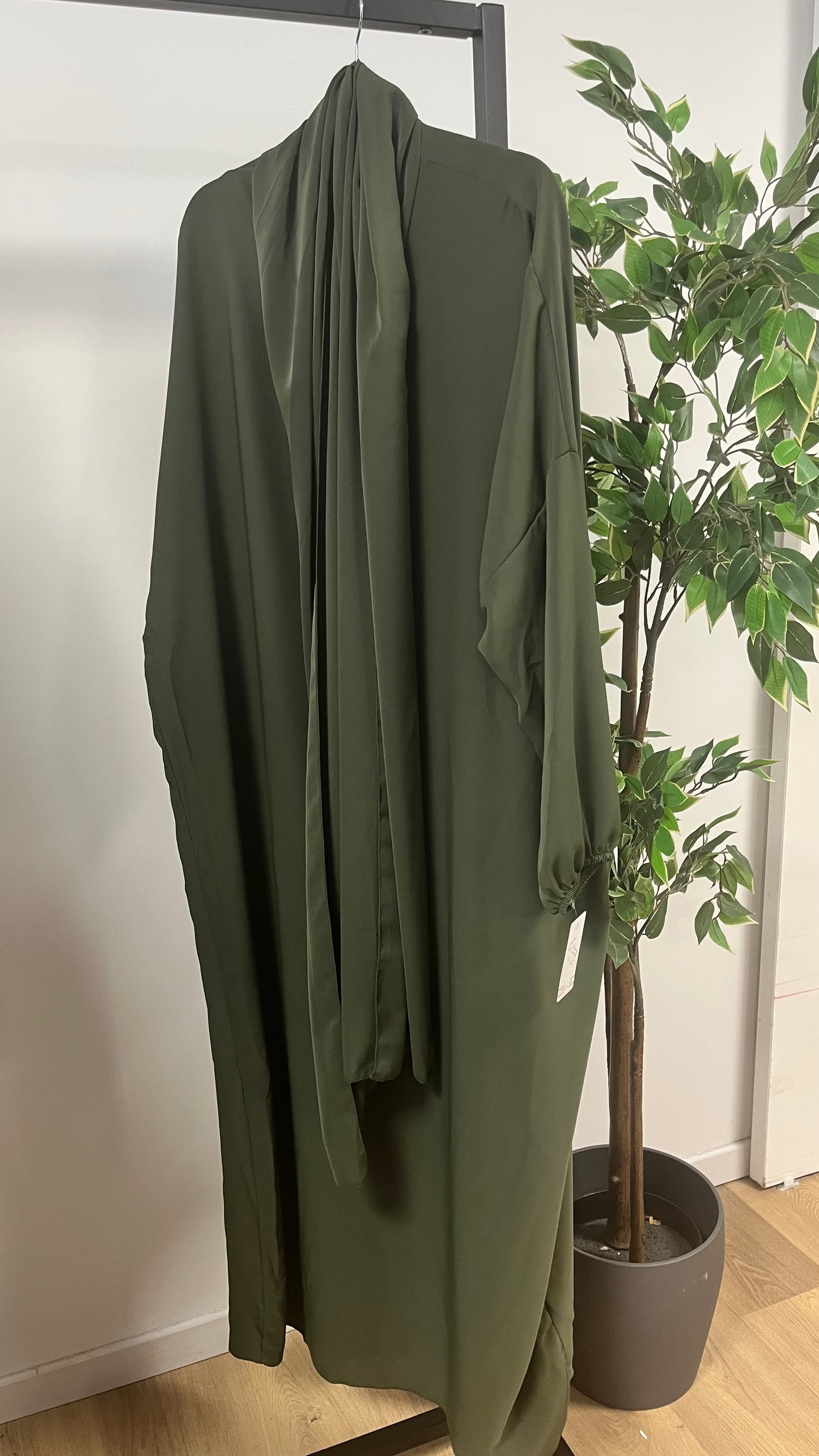 Abaya avec hijab intégré