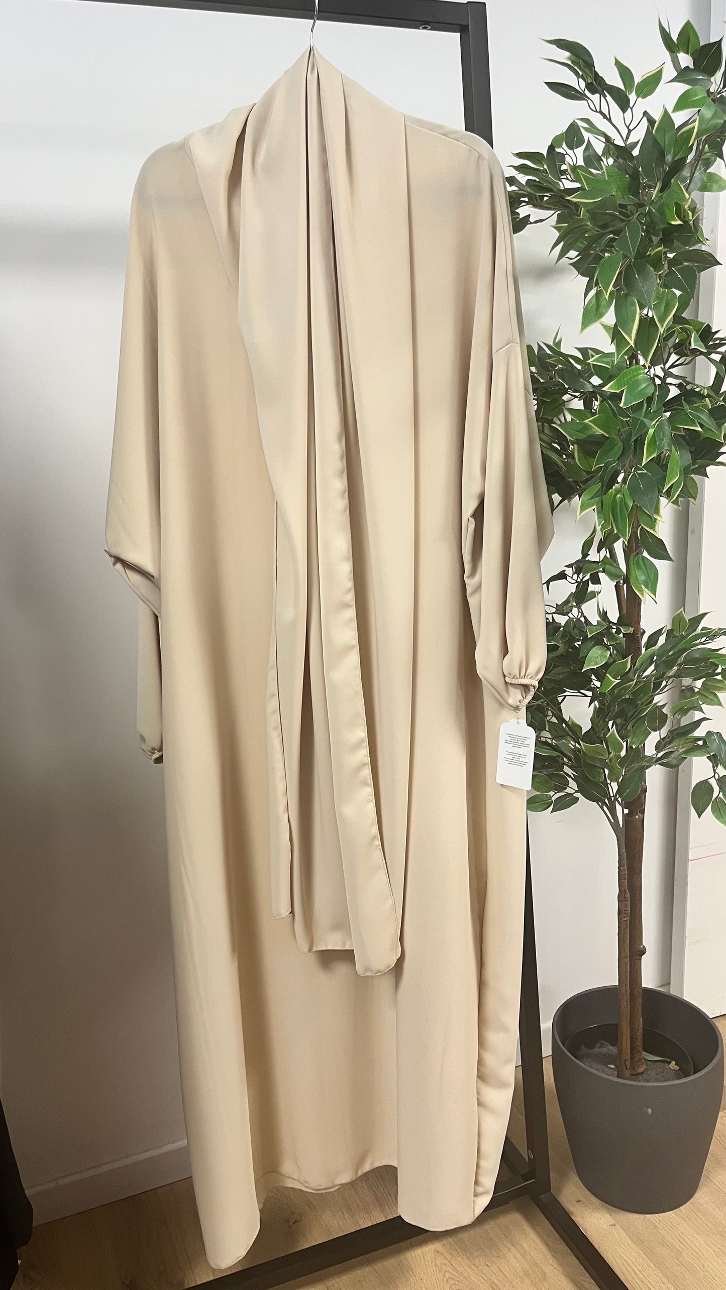 Abaya avec hijab intégré