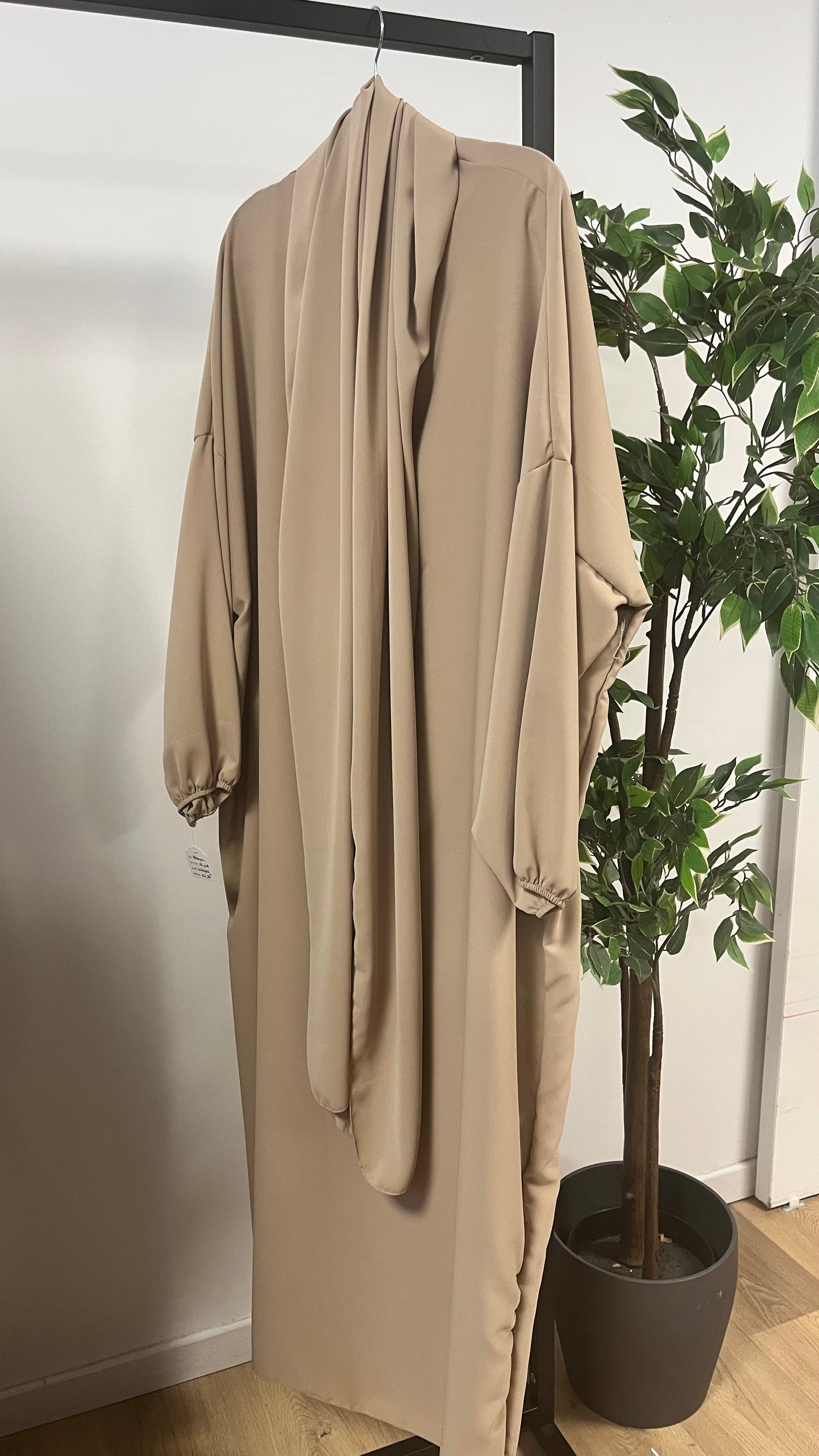 Abaya avec hijab intégré