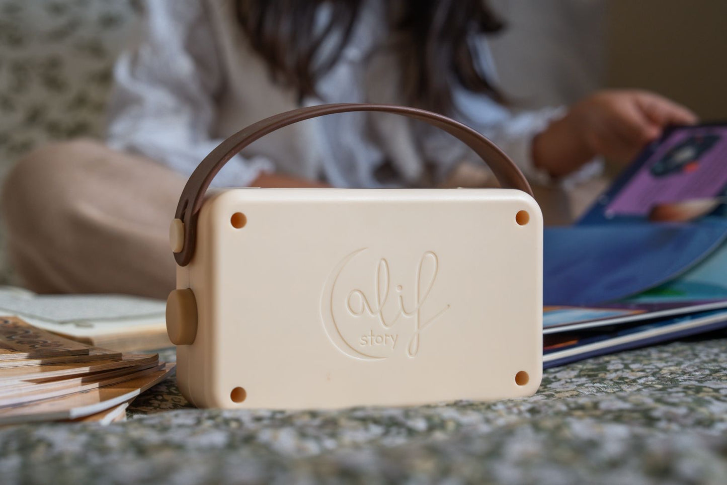 La Conteuse Alif  (anse marron)