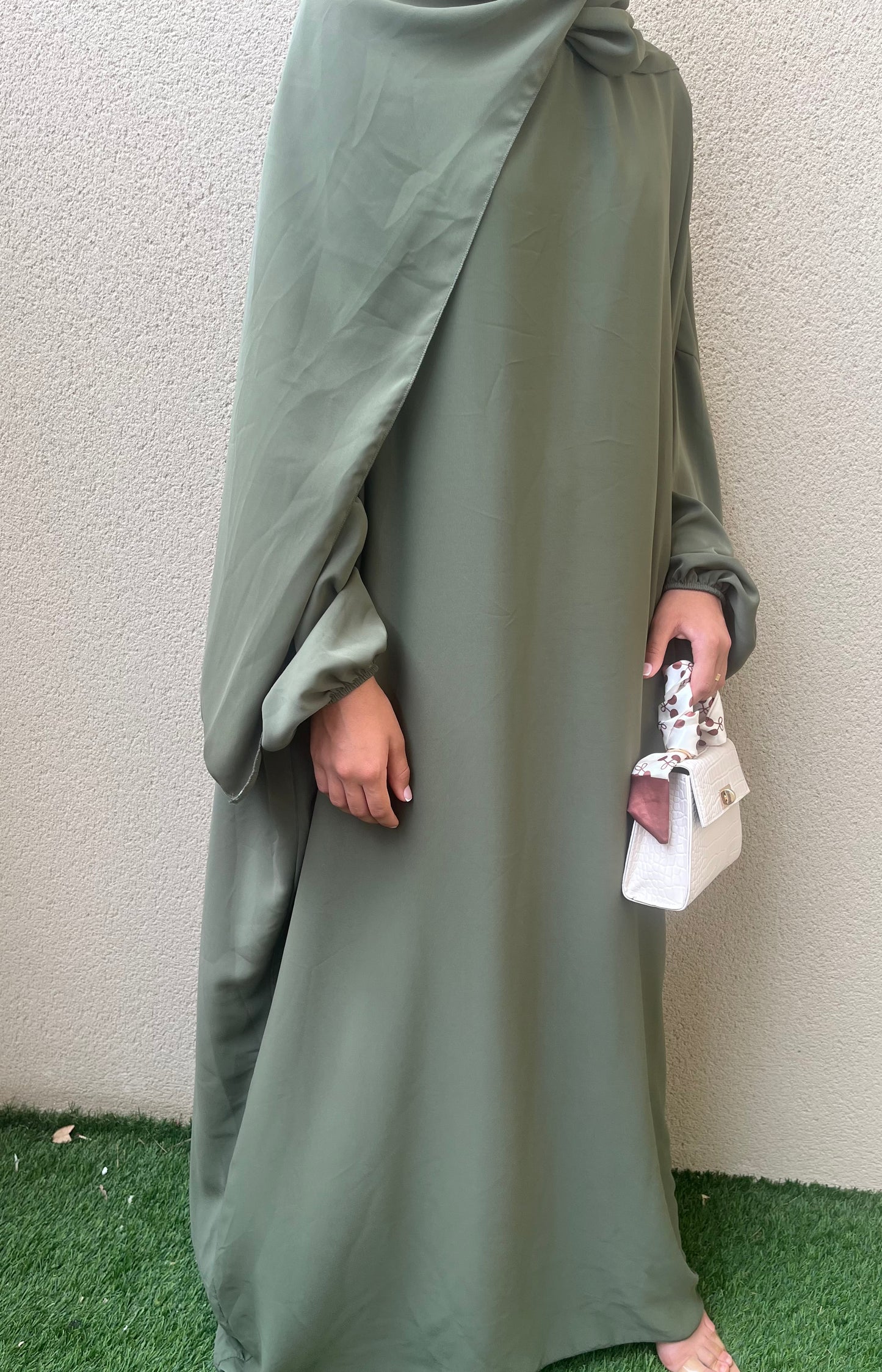 Abaya avec hijab intégré