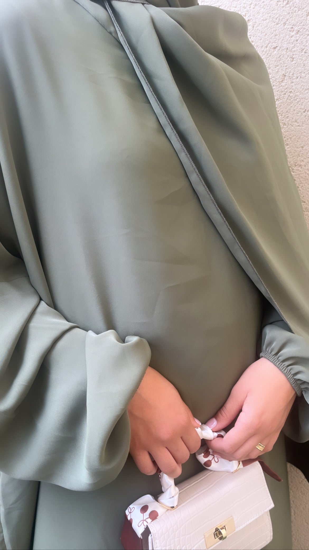 Abaya avec hijab intégré